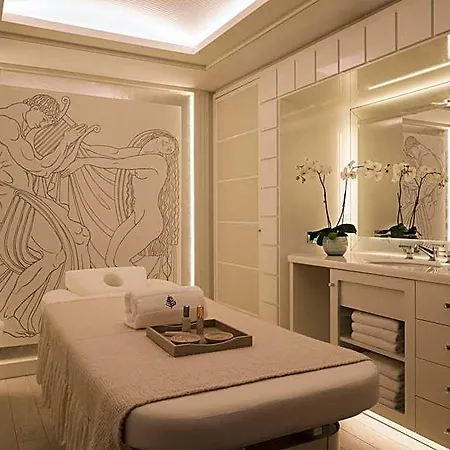 Four Seasons Hotel