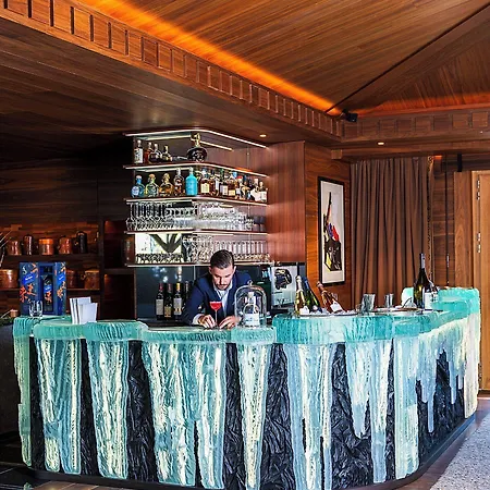 Four Seasons Hotel 5*